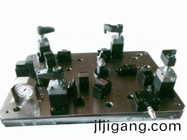 齒輪室(shi)罩蓋(gai)液(ye)壓(ya)裌(jia)具(ju)